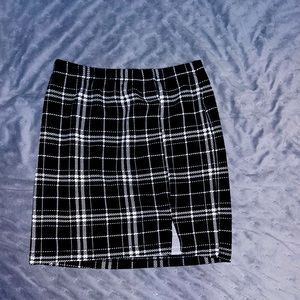 Black and white pencil skirt
